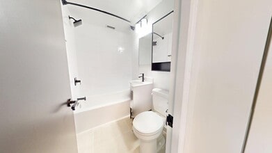 Interior Photo - 330 Metcalfe