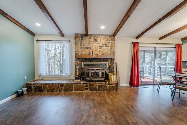 Building Photo - Spacious 3 Bedroom, 3 Bath Two story home!!