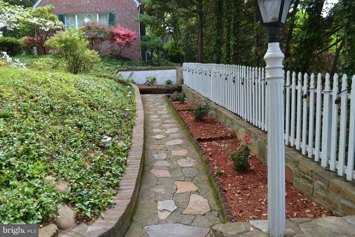 1715 Army Navy Dr, Arlington, VA 22202 House Rental in Arlington, VA