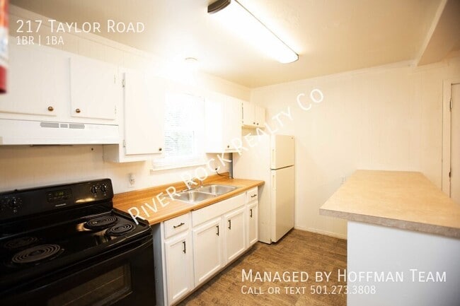 Foto del edificio - 217 Taylor Rd