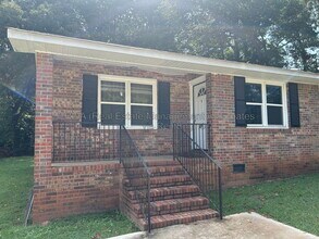 Building Photo - 252 N McDonough Rd