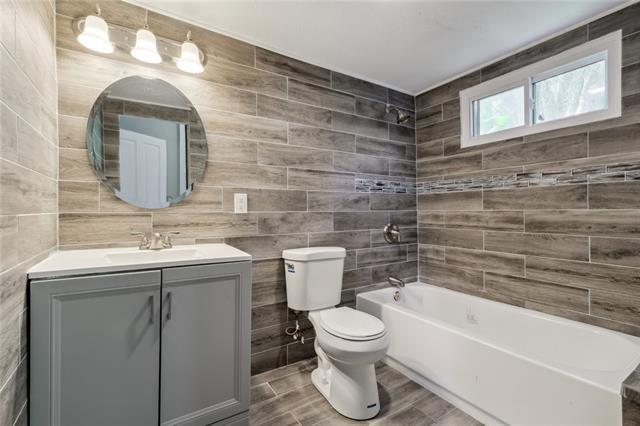 Bath - 8228 Burthe St