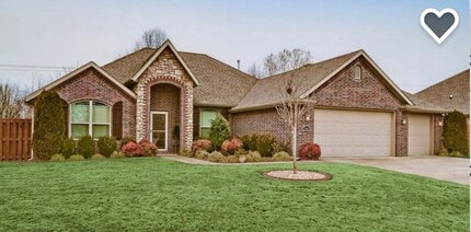 Building Photo - 2700 SW Calm Ridge Rd