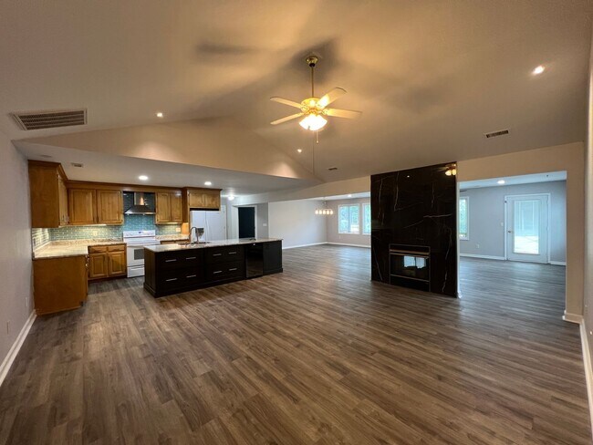 Building Photo - Albemarle Plantation