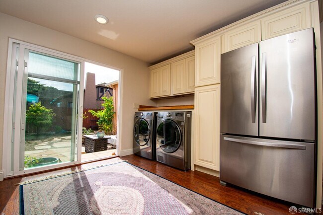 Building Photo - 40 Encina Ave