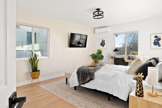 Building Photo - Room for Rent, 1 bath House - 850 Sacramen...