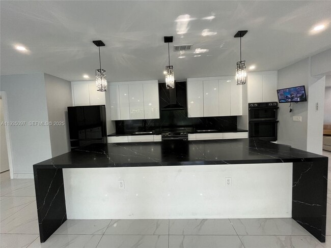 Foto del edificio - 575 NE 179th Dr