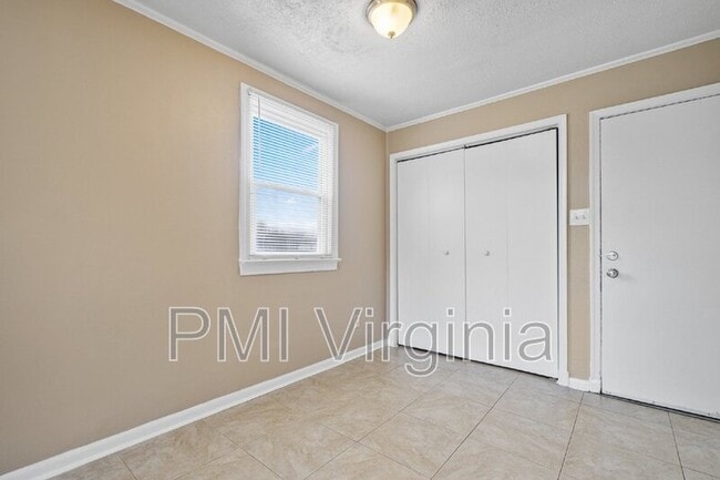 Building Photo - 1805 Meadow Lake Dr