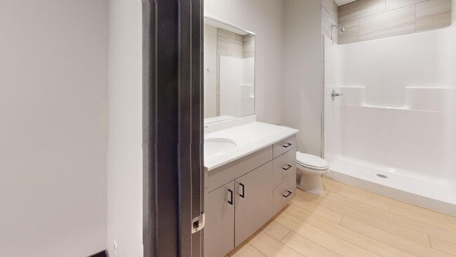 Building Photo - Modern 10 bedroom house close to U of M Ca...