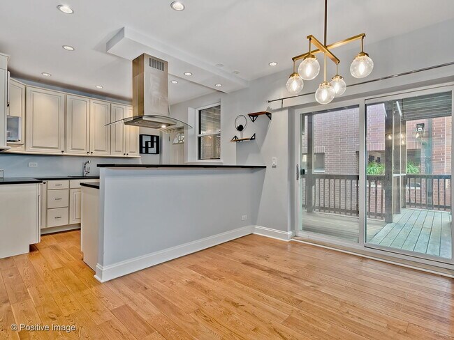 Building Photo - 1205 W Lill Ave