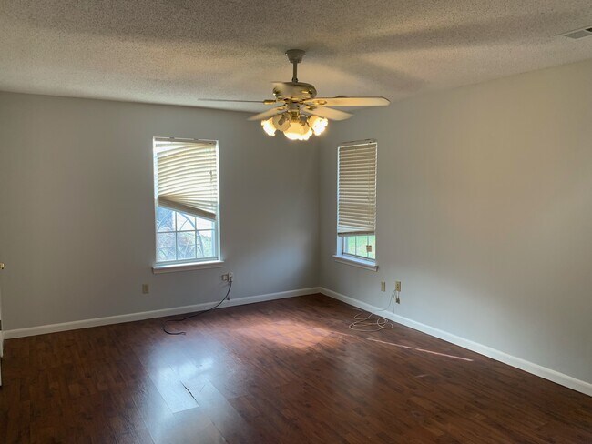 Building Photo - 311 E Shelby Dr