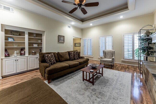 Foto del edificio - 422 River Oaks Dr