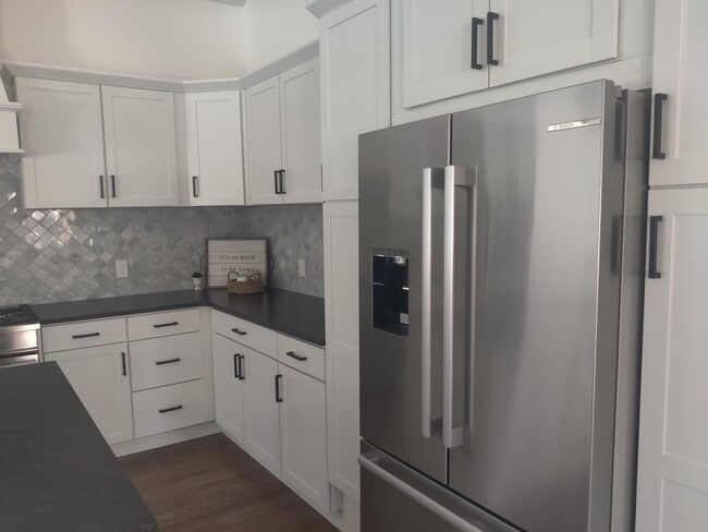 Building Photo - "Spacious 4-Bedroom Home on Pennock Avenue...