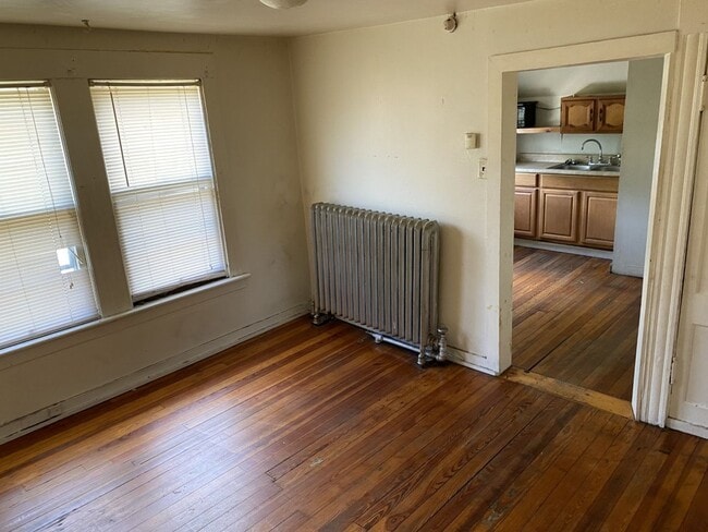 Building Photo - 217 N Midler Ave
