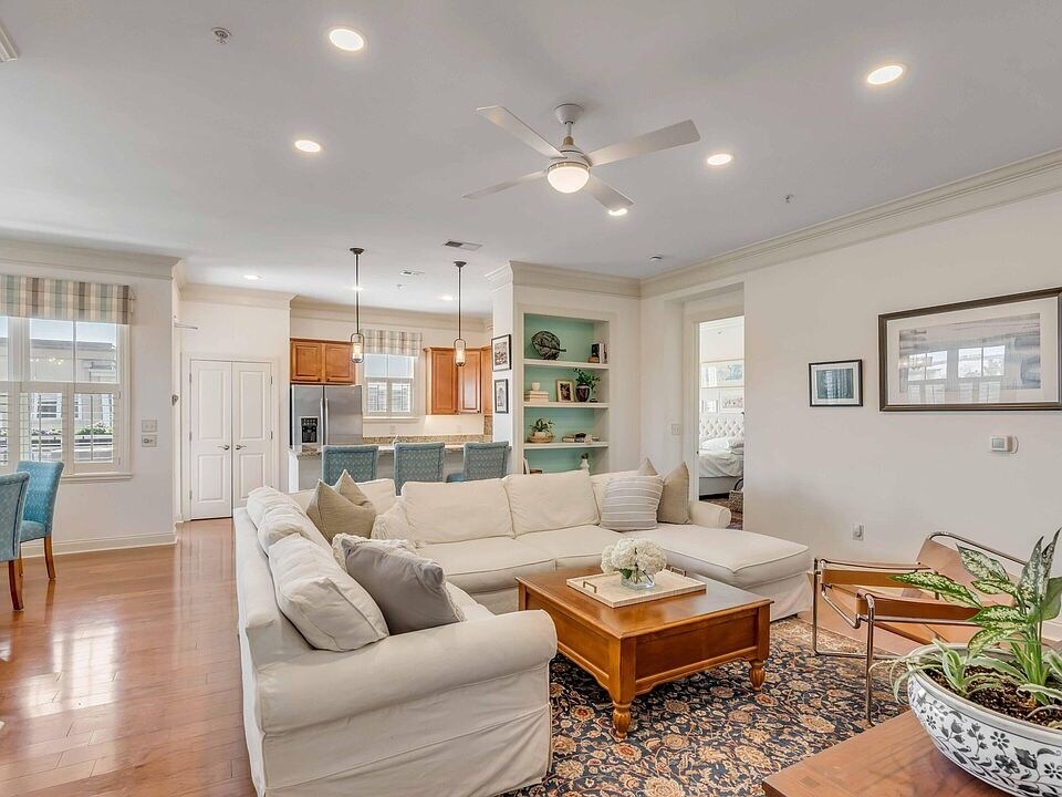 Primary Photo - 200 River Landing Dr