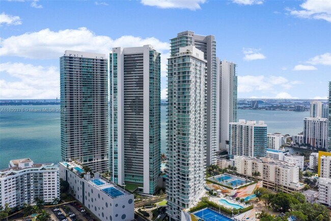 Foto del edificio - 650 NE 32nd St