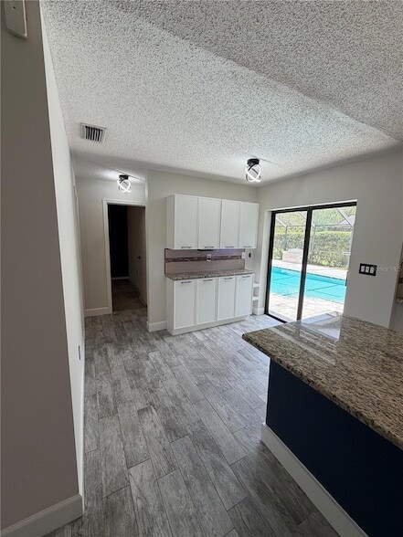 Building Photo - 3221 Oakwood Pl