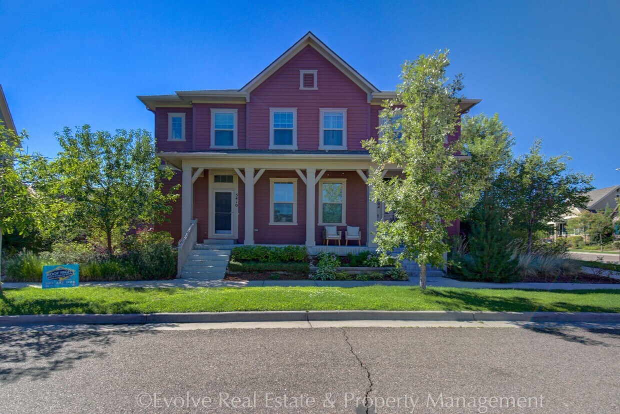 Primary Photo - Evolve Real Estate: Modern Comfort Meets D...