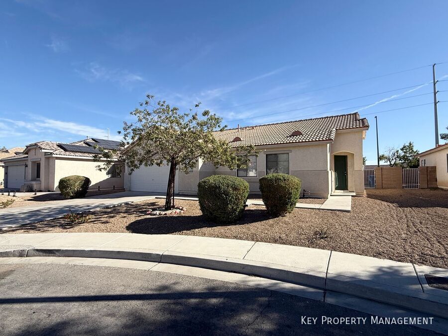 Foto principal - 5718 Royal Sands St