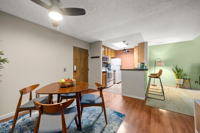 Building Photo - 898 Temple Ter