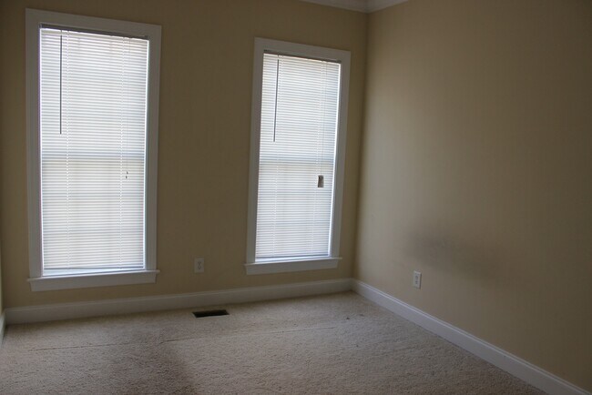 Building Photo - 585 Canvas Drive