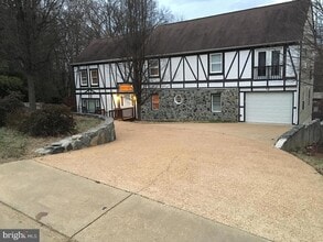 Building Photo - 8505 Richmond Ave