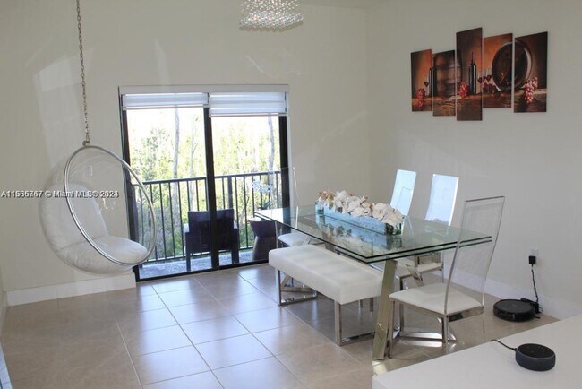 Foto del edificio - 8015 NW 104th Ave