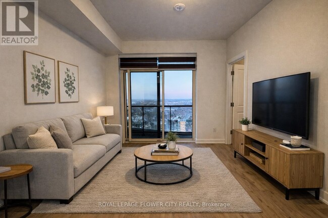 Building Photo - 25 Wellington St S