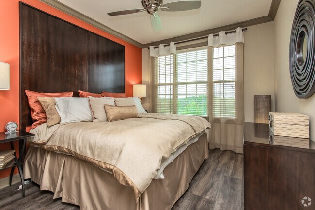 2HAB, 2BA - 1171 ft² - Emory Point