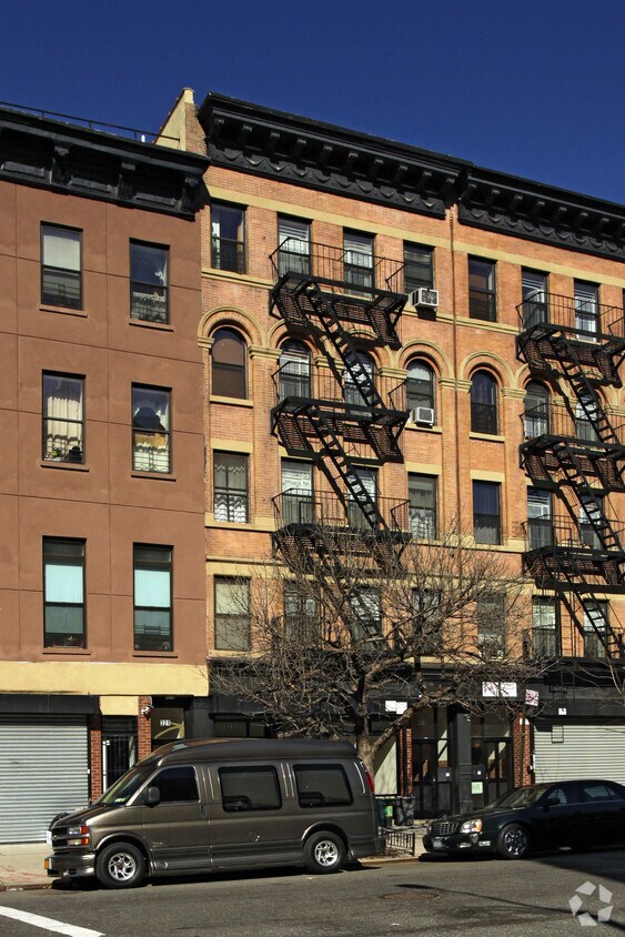 Foto del edificio - 323 Pleasant Ave