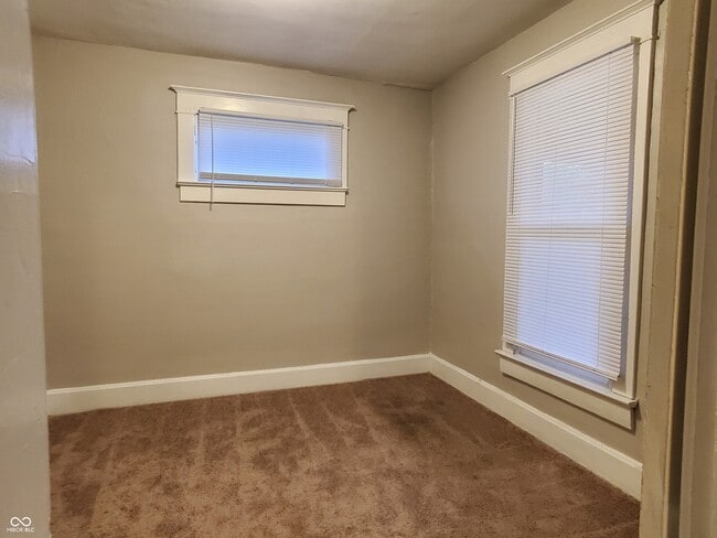 Building Photo - 350 S Oxford St