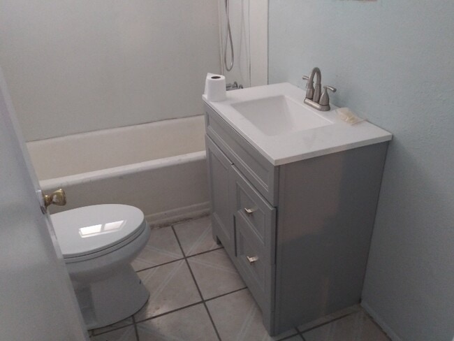 Building Photo - 346 E Murphy St