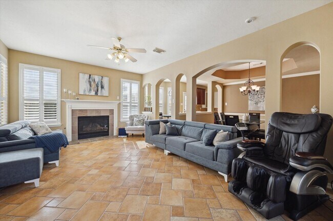 Foto del edificio - 11215 Royce Palms Dr