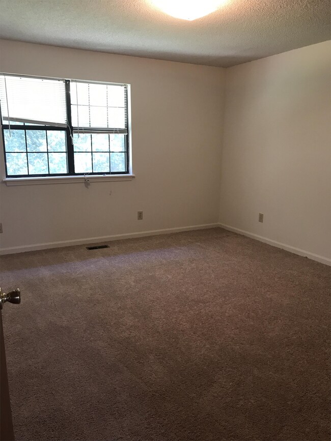 Foto del edificio - 3728 Oakwood Hills Dr