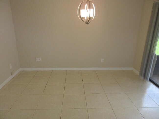 Building Photo - 324 Sandtree Dr