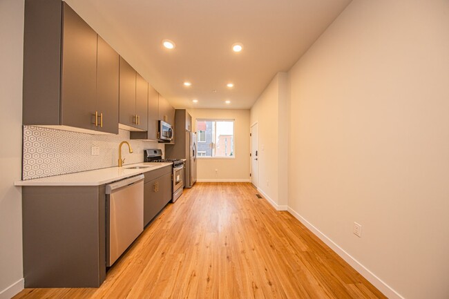 Kitchen - 2402 W Jefferson St