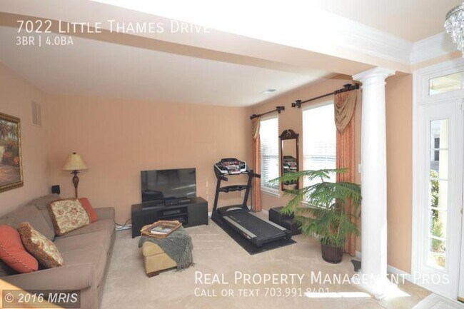 Foto del edificio - 7022 Little Thames Drive