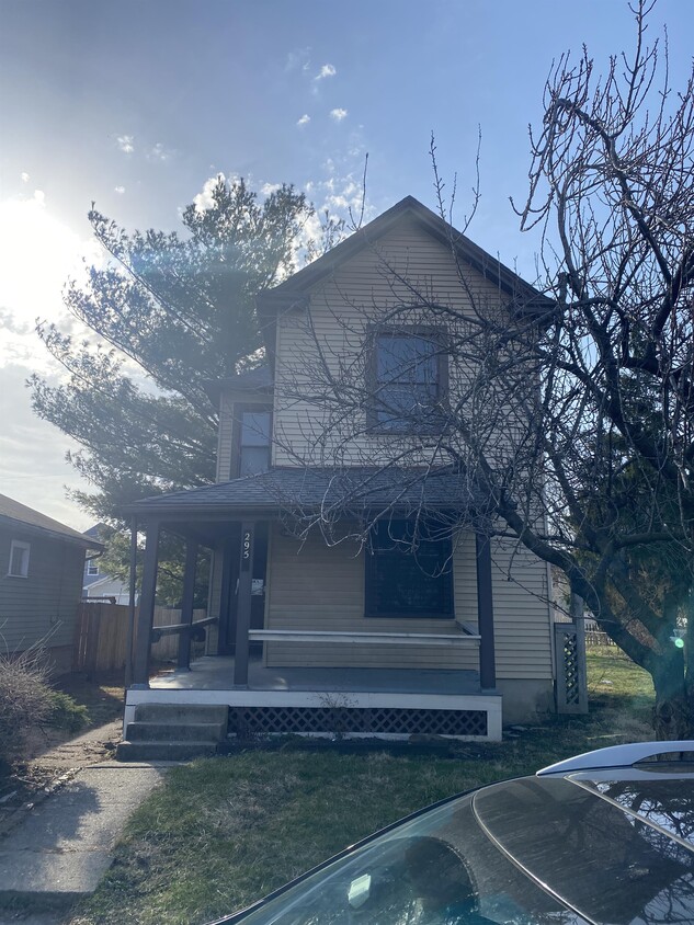 Primary Photo - 295 S Yale Ave