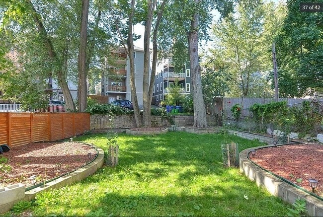 Building Photo - 45 Mozart St