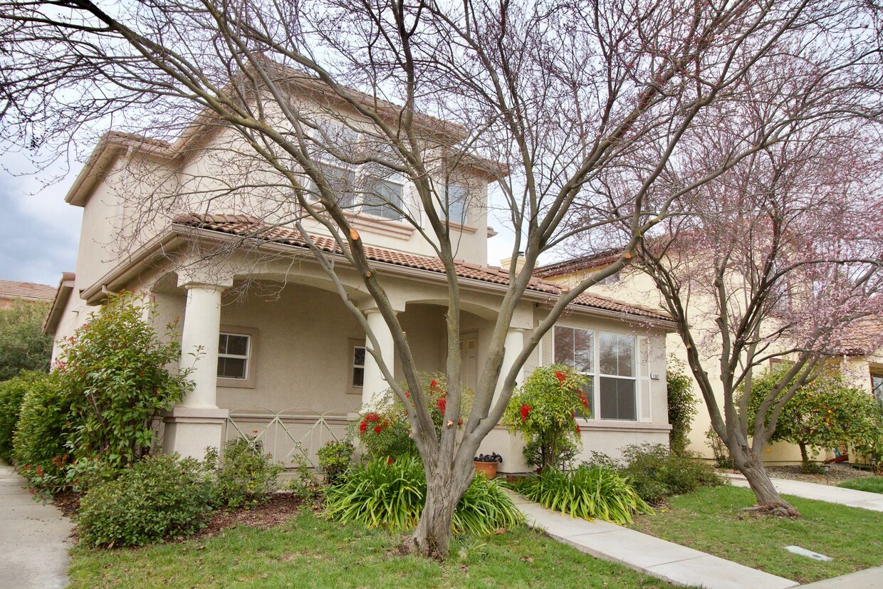 Primary Photo - West Davis 4 Bedroom 2.5 Bathroom Home Rig...
