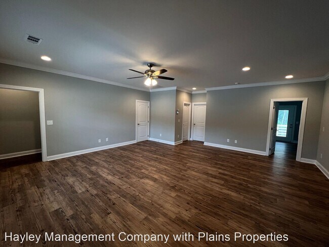Building Photo - 4 br, 4.5 bath House - 924 Logan Court