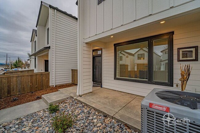 Foto del edificio - 16327 NE 21st St