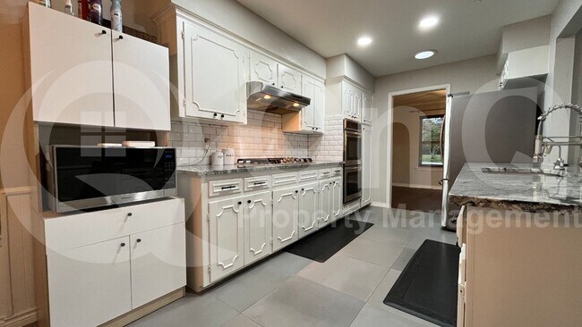 Foto del edificio - 1724 Westlake Dr