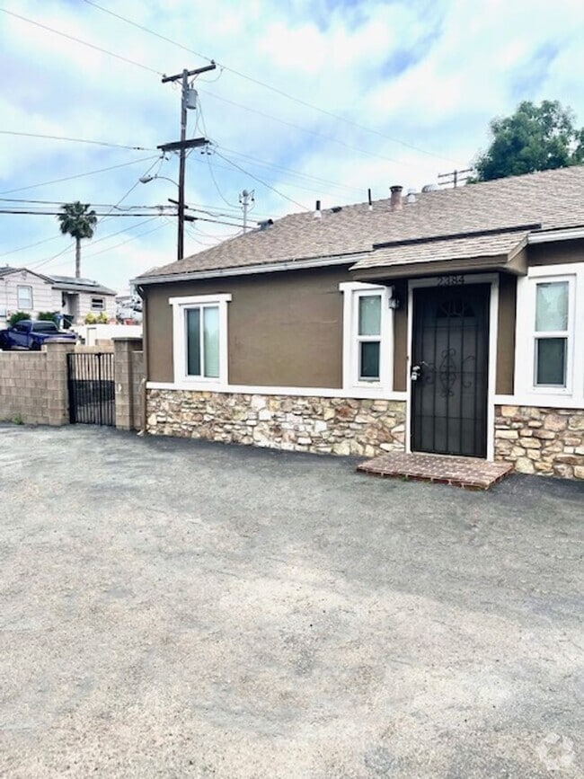 Building Photo - 2384 El Prado Ave