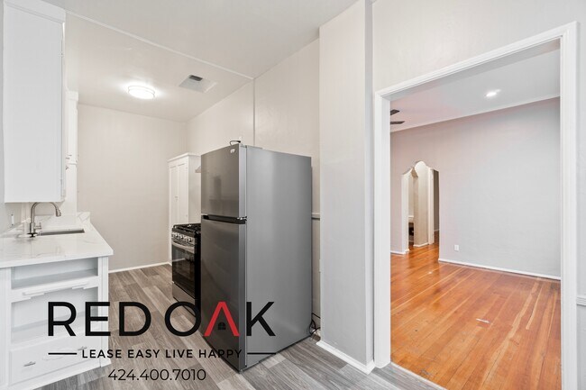 Building Photo - Stunning One Bedroom with Tons of Natural ...