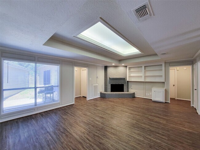 Foto del edificio - 6606 Brittany Park Ln