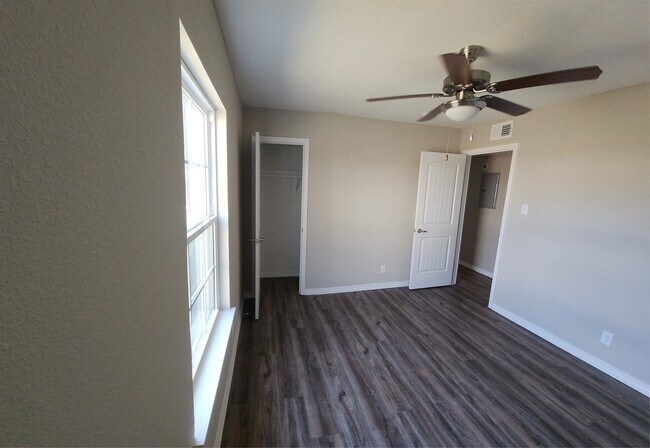 Foto del edificio - 724 E Ave N