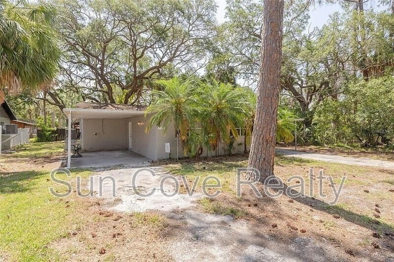 Primary Photo - 7120 Oakwood Dr