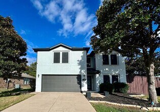 Building Photo - 2201 Crown View Dr
