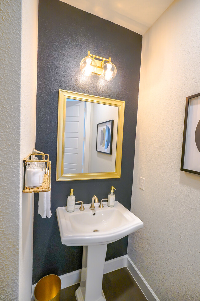 Building Photo - 5859 Orion Pl